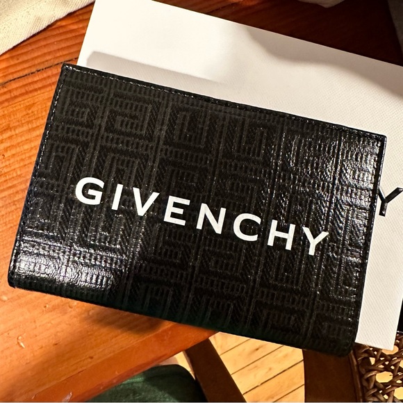New Givenchy bi fold Wallet - Picture 3 of 6